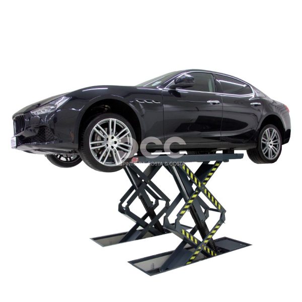 Elevador tesoura para oficinas automóveis disponível na PCC.Elevador tesoura para oficinas automóveis disponível na PCC.