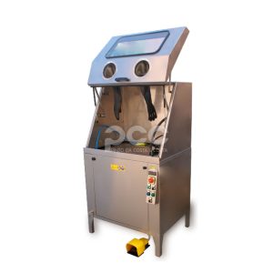 Máquina de lavagem de peças Top High Pressure com cabine fechada de grandes dimensões e luvas de proteção integradas.