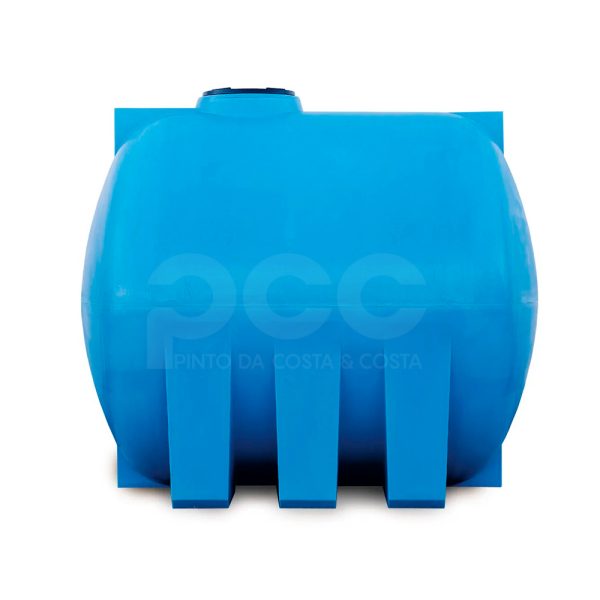 Depósito de água vertical em polietileno para instalação à superfície, usado em ambientes agrícolas, industriais ou domésticos.