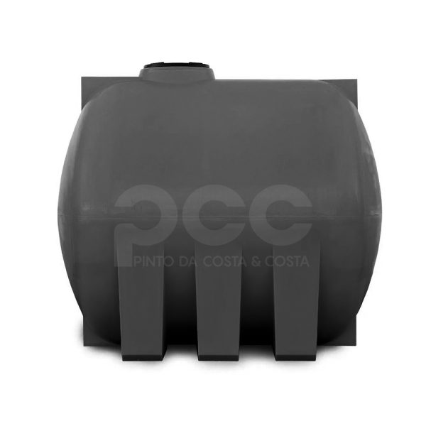 Depósito horizontal em polietileno resistente, para armazenamento seguro de produtos químicos líquidos.