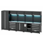 Mobiliário Modular L IWS com armário alto, gaveteiros, armários superiores e inferiores, painéis perfurados, bancada metálica e iluminação LED para oficina.